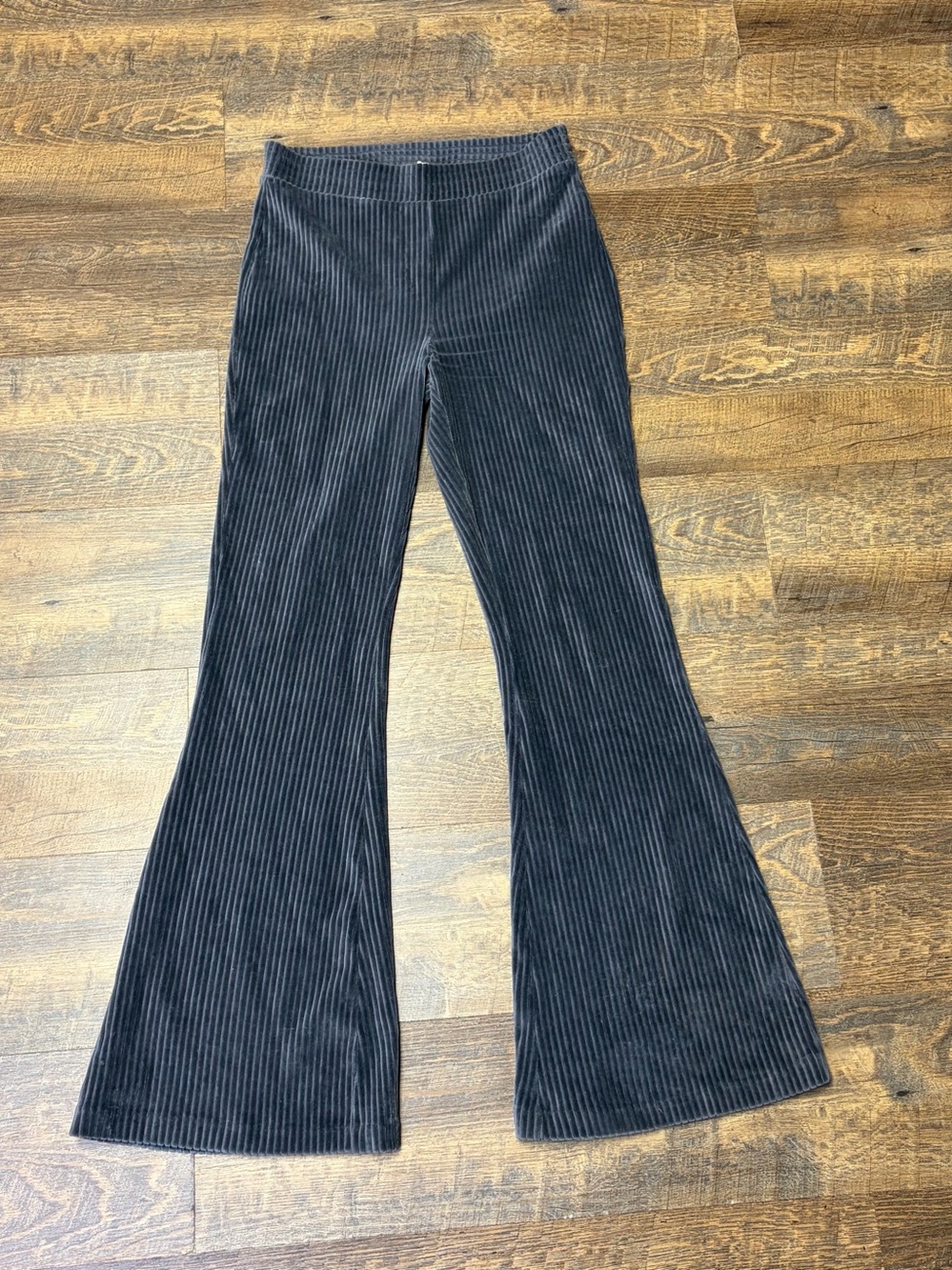 NEW Aerie Groove-On Ribbed Velour Flare Pants Charcoal Gray Womens Medium - Picture 2 of 11